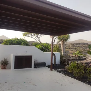 Estantería de roble empotrada moderna